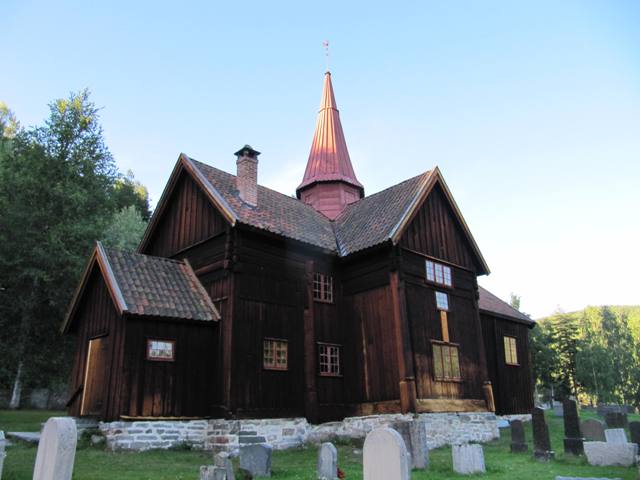 Fil:Rollag stavkirke.jpg