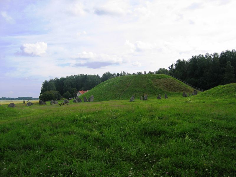 Fil:Anundshög 02.jpg