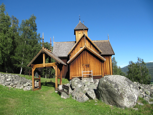Fil:Uvdal Stavkirke 1.jpg