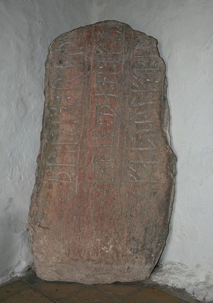 Fil:Runesten Øster Alling.jpg