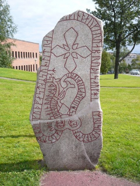 Fil:Frösö runestone 2.jpg