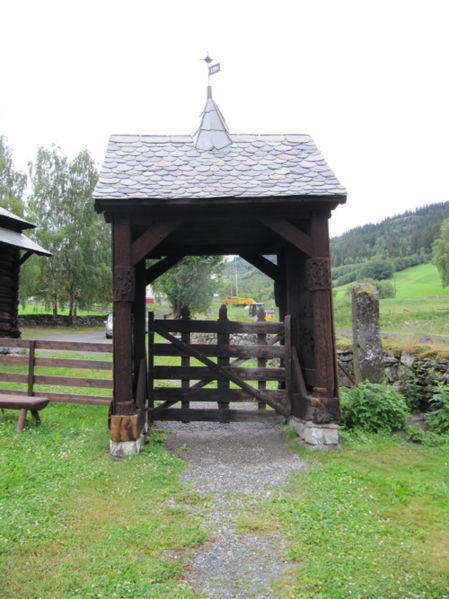 Fil:Høre stavkirke 1.jpg