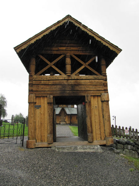 Fil:Reinli stavkirke 2.jpg