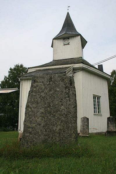 Fil:Runesten Årdal Kirke Grendi.jpg