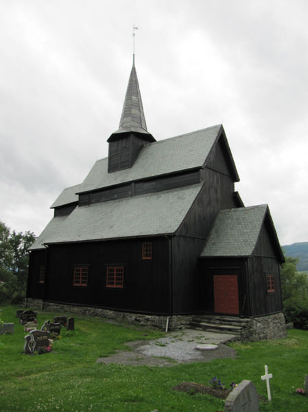 Fil:Høre stavkirke 2.jpg