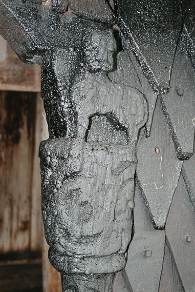 Fil:Eidsborg Stavkirke Løve.jpg