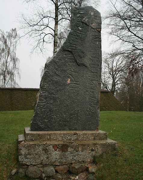 Fil:Runesten Rimsø 1.jpg
